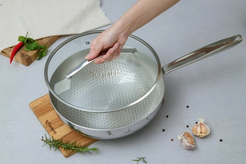 Chảo đúc inox 3 lớp thân đáy liền dập nổi Kaiyo, sâu lòng có vung kính size 24cm KIW-6735