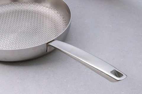 Chảo đúc inox 3 lớp thân đáy liền dập nổi Kaiyo, dáng cạn size 24cm KIP-6711
