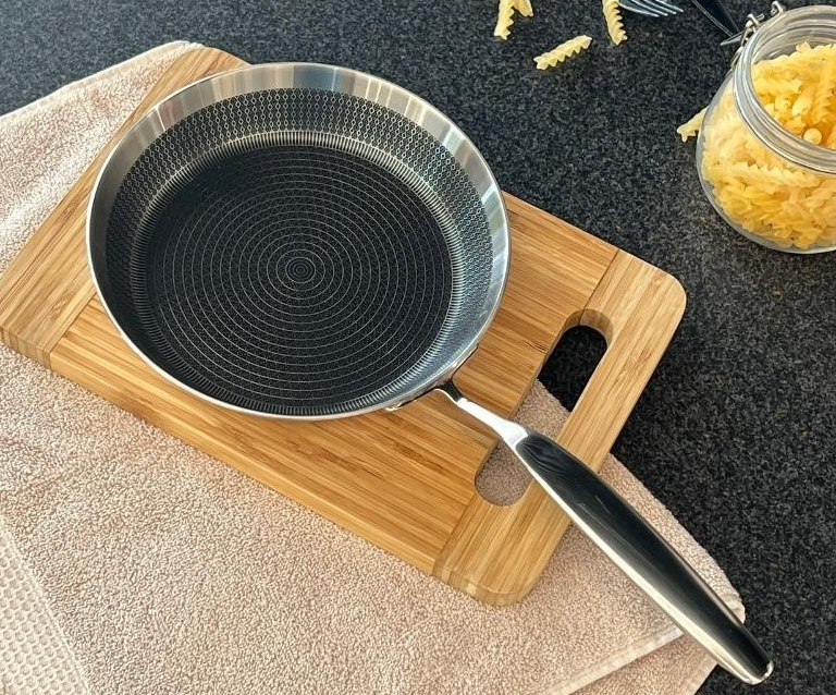 Chảo inox chống dính hoa văn nổi Tri-Ply đáy liền Kaiyo, size 20cm KNF-3567
