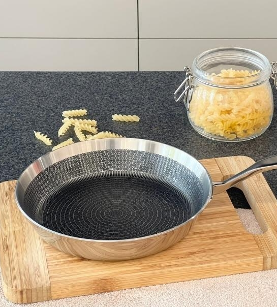 Chảo inox chống dính hoa văn nổi Tri-Ply đáy liền Kaiyo, size 26cm KNF-3581