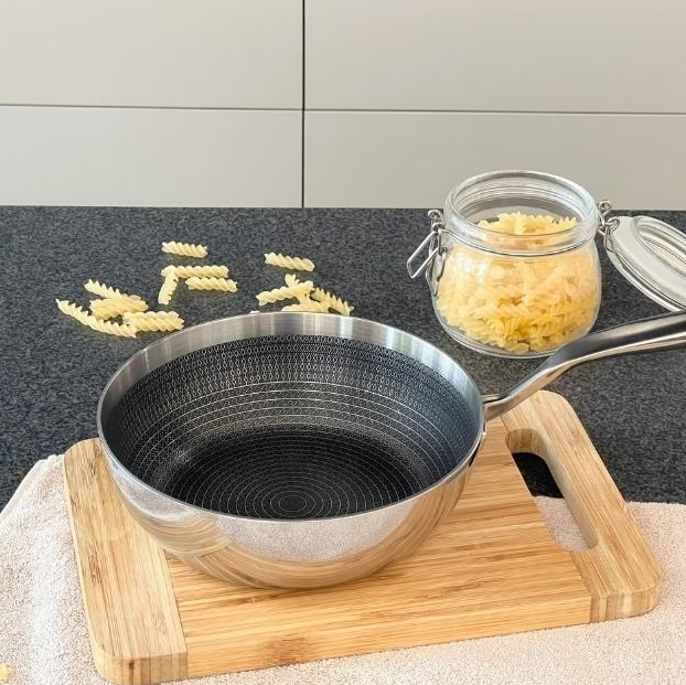 Chảo inox chống dính hoa văn nổi Tri-Ply đáy liền sâu lòng Kaiyo, size 20cm KNW-3598
