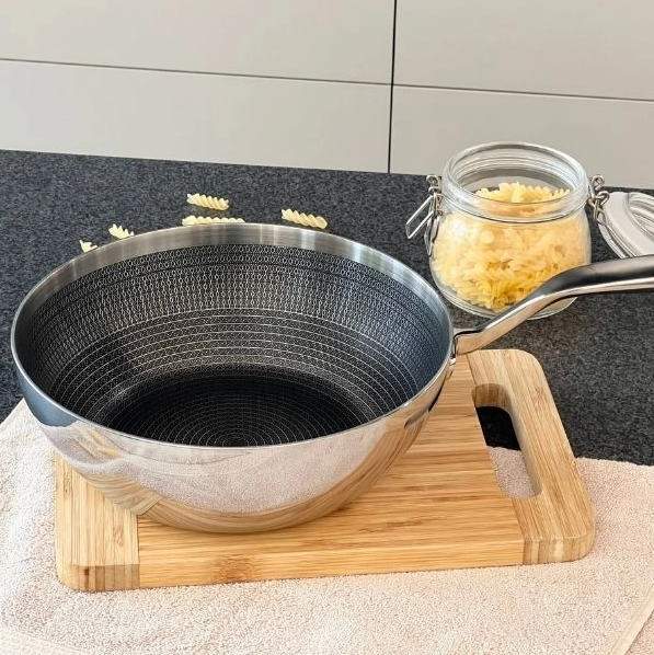 Chảo inox chống dính hoa văn nổi Tri-Ply đáy liền sâu lòng Kaiyo, size 24cm KNW-3604