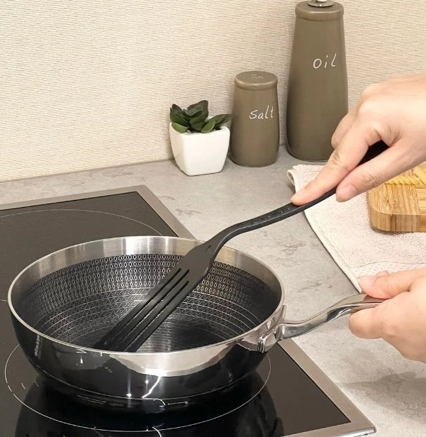 Chảo inox chống dính hoa văn nổi Tri-Ply đáy liền sâu lòng Kaiyo, size 24cm KNW-3604