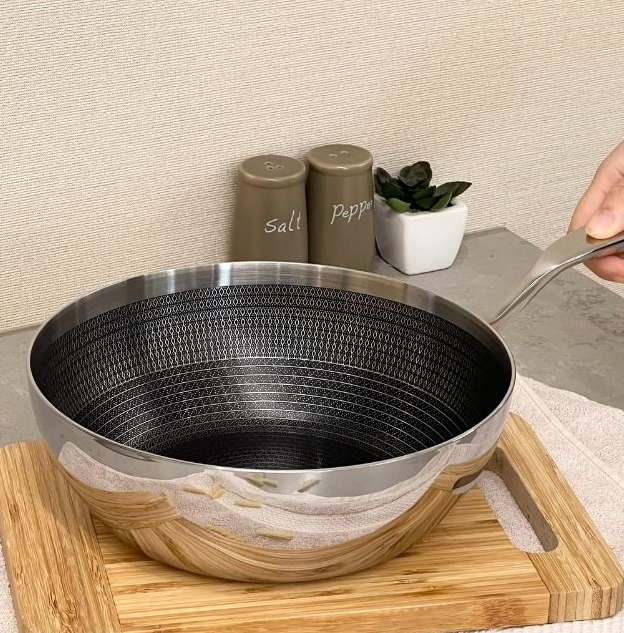 Chảo Inox chống dính hoa văn nổi Tri-Ply đáy liền sâu lòng Kaiyo, size 26cm KNW-3192