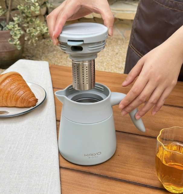 Bình giữ nhiệt 2 lớp có lõi lọc trà inox Kaiyo màu xanh, dung tích 500ml KSV-6636