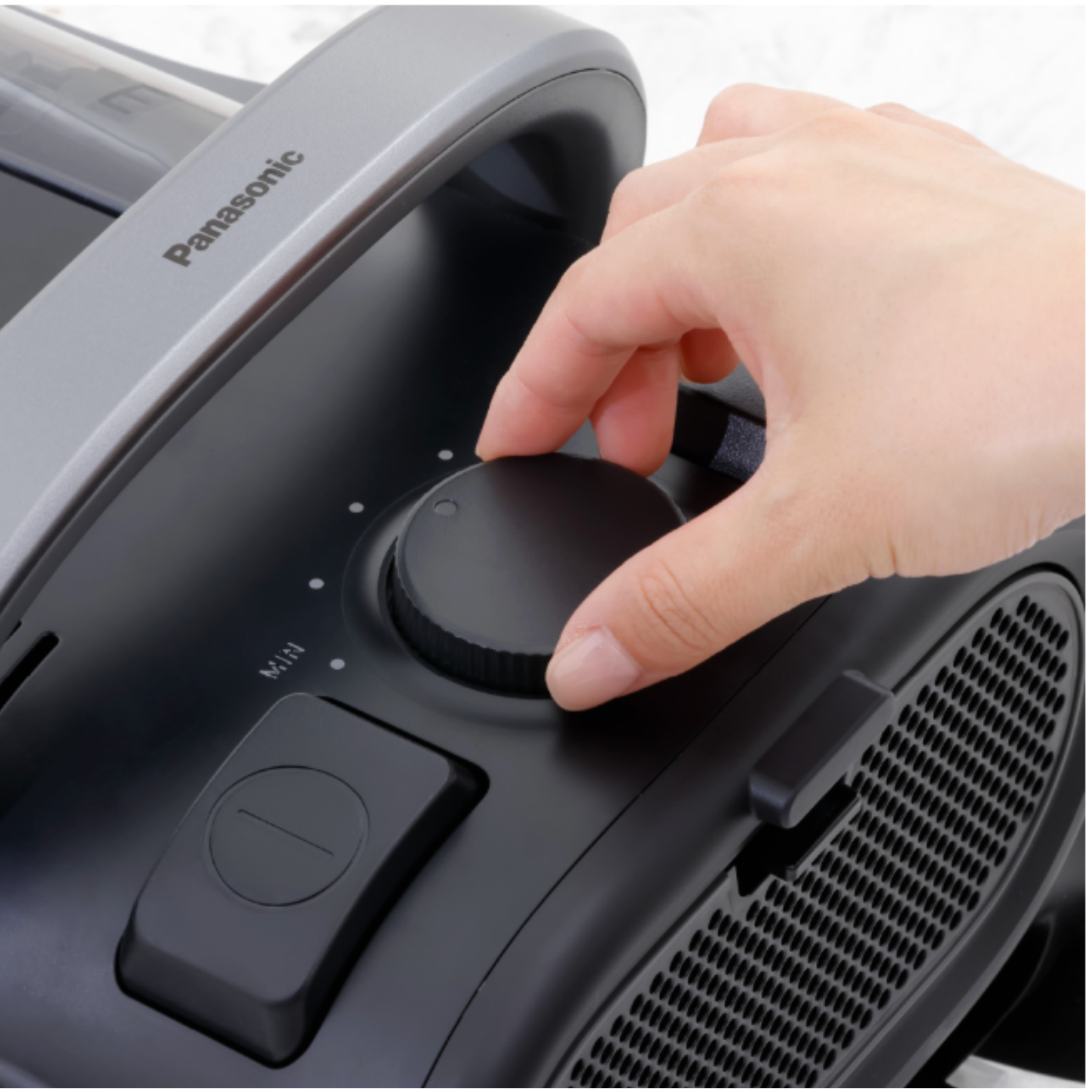 Máy Hút Bụi Dạng Hộp Panasonic MC-CL609HN49 